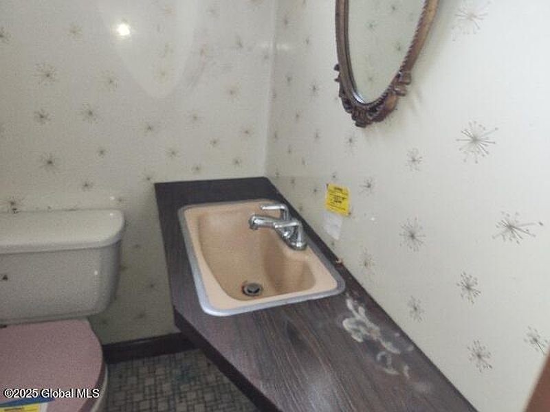 4th image of 25 Glenmore Road