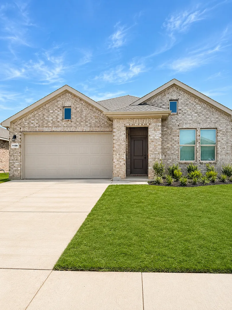 4/2/2 Elegant NewConstruction Home with Designer Finishes in Granbury — Photo 1