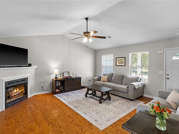 4th image of 101 Radcliff Way
