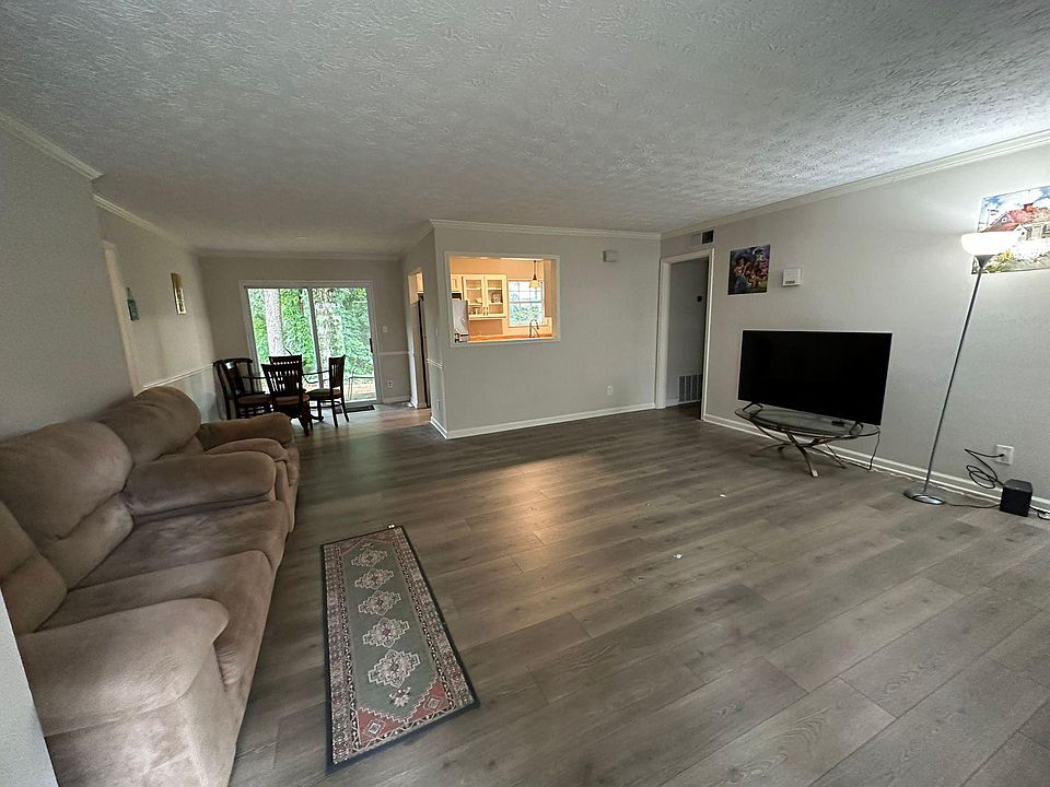 1st image of 111 Sterling Ct