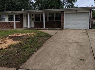 1720 Gallant Fox Dr, Florissant, MO 63033