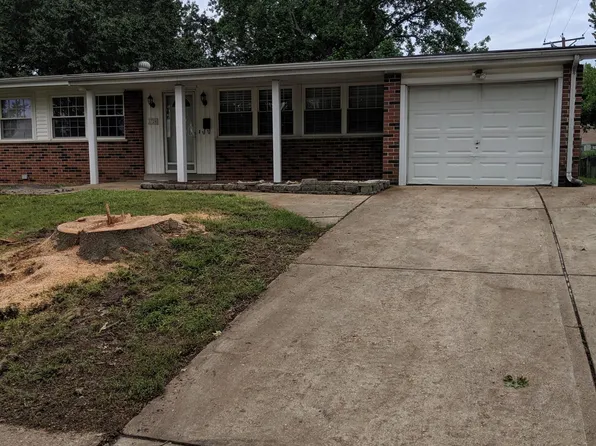 1720 Gallant Fox Dr, Florissant, MO 63033