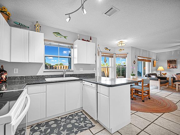 4th image of 251 W Forest Oak Circle