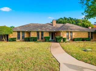 925 Prairie Creek Dr, Desoto, TX 75115