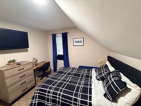 4th image of 48 Elliott St #3