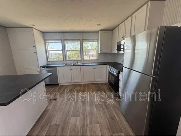 518 Everitt Ave #32 — Photo 9
