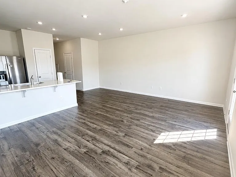 344 Mazzeo Dr — Photo 3