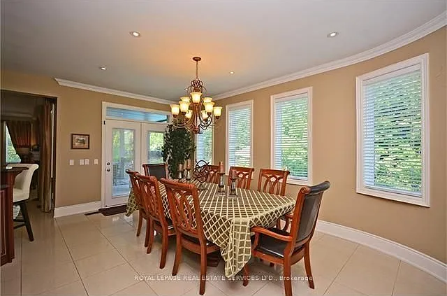 2271 Lyndhurst Dr — Photo 9