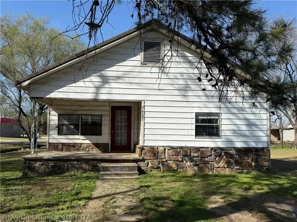 319 SW 2nd St, Spiro, OK 74959