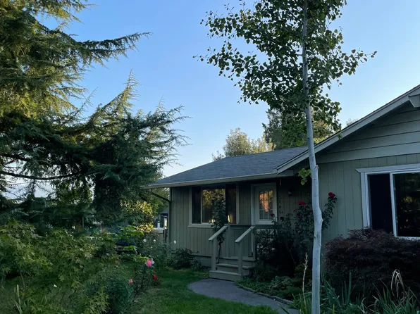 1046 Mayfair Ln #B, Grants Pass, OR 97527