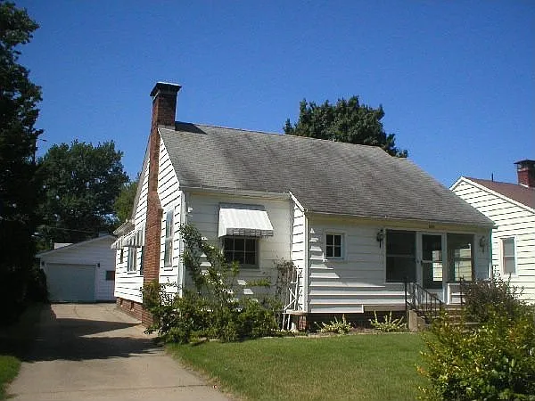 925 Monterey Ave photo 1