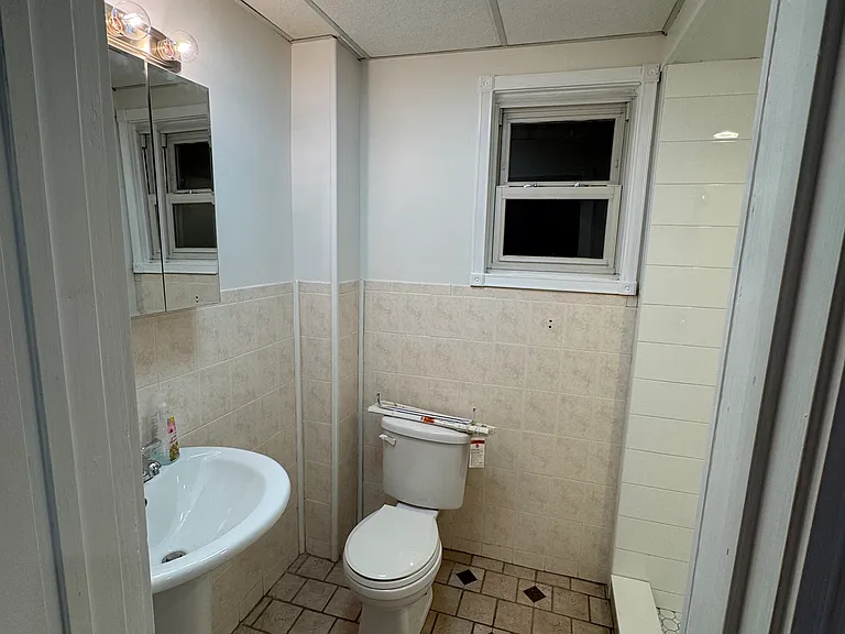 546 Walnut St #1 — Photo 7