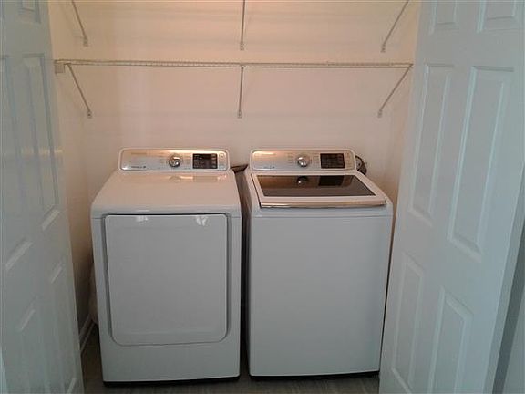 5th image of 402 Eddy St