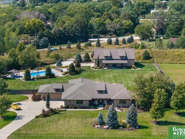 18424 Thayer St, Bennington, NE 68007