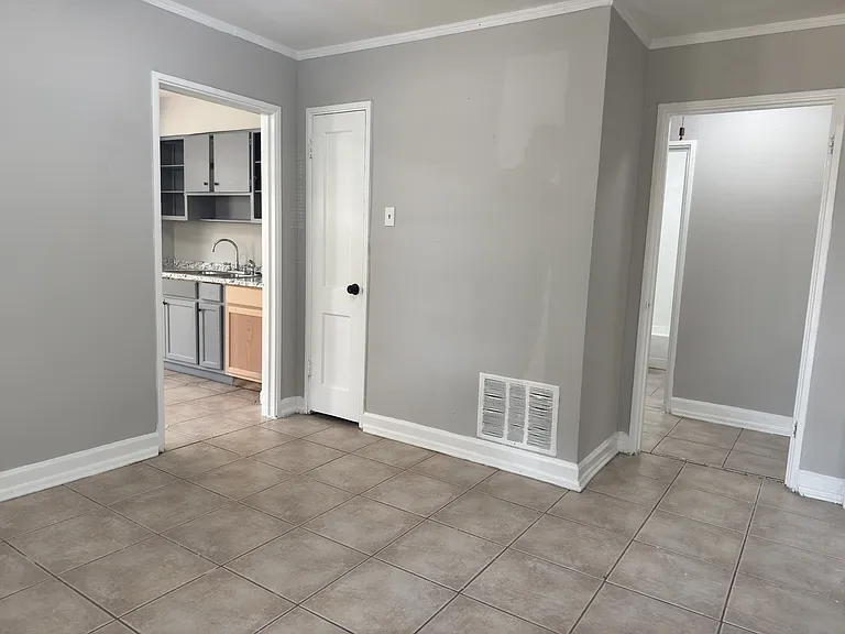 1770 Sugarloaf St — Photo 2