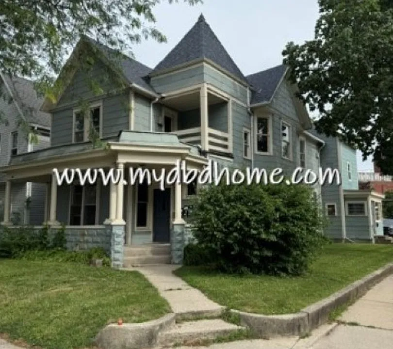 1704 W Main St