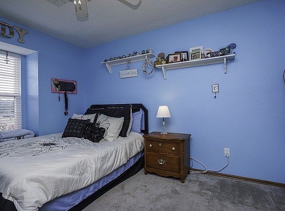 Secondary bedroom with decorative window