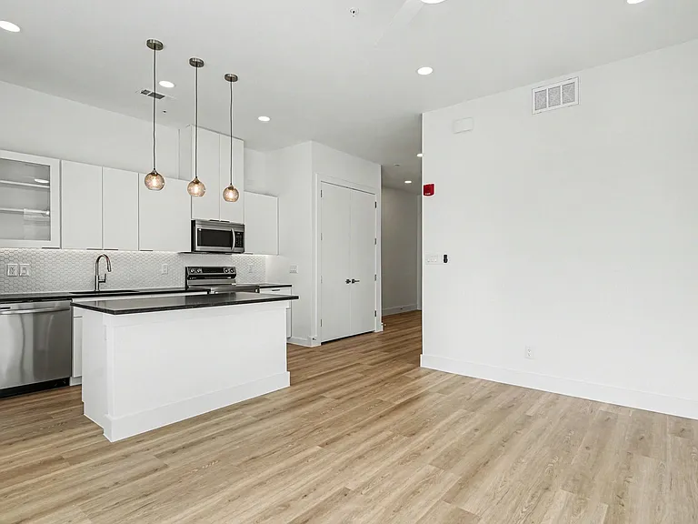 2217 N Fitzhugh Ave #203 — Photo 10