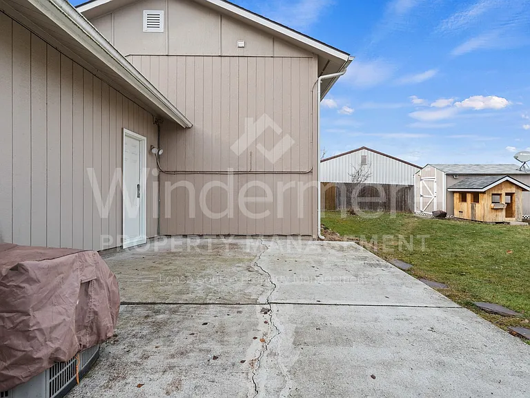 909 E 1st Ave — Photo 36