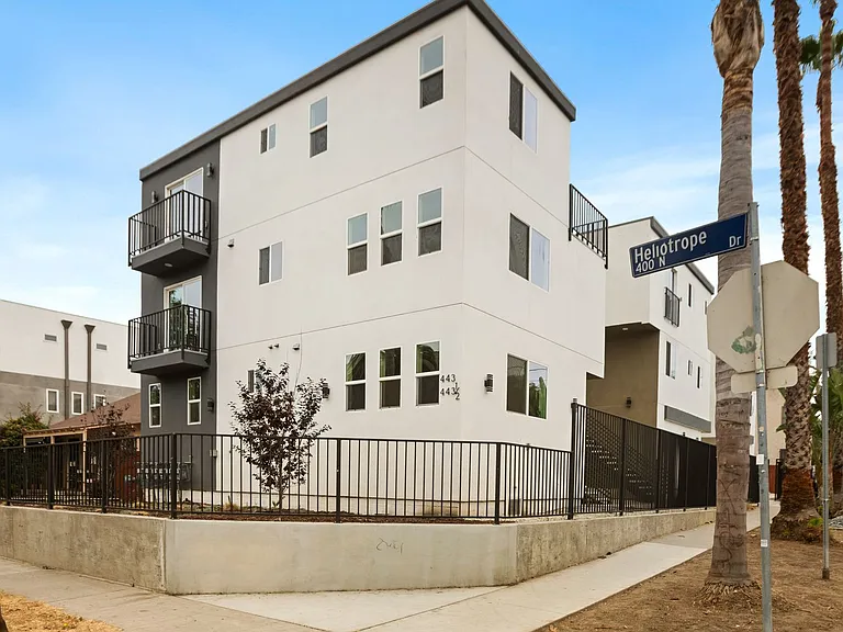 443 N Heliotrope Dr — Photo 7