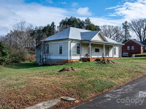 335 Eastview St, Morganton, NC 28655