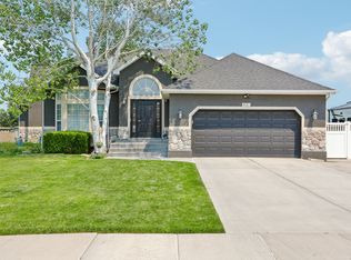 9567 S Misty Oaks Cir, South Jordan, UT 84095