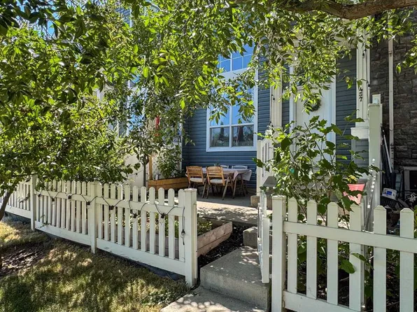 457 NE Elgin Gdns SE, Calgary, AB T2Z 4T8