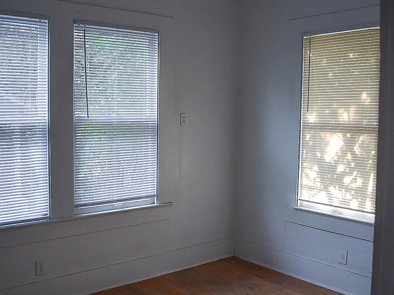 2246 E Houston St — Photo 41