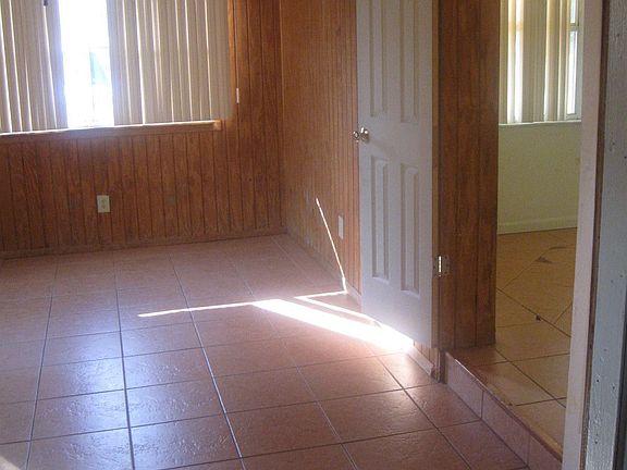 2nd image of 2215 Driftwood Dr