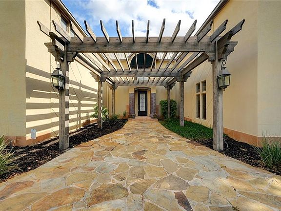 5th image of 30226 Oakmont Dr