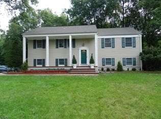 15 Dodie Dr, Parsippany, NJ 07054