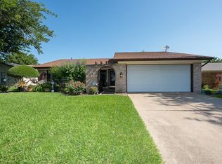 725 Trend Dr, Garland, TX 75043