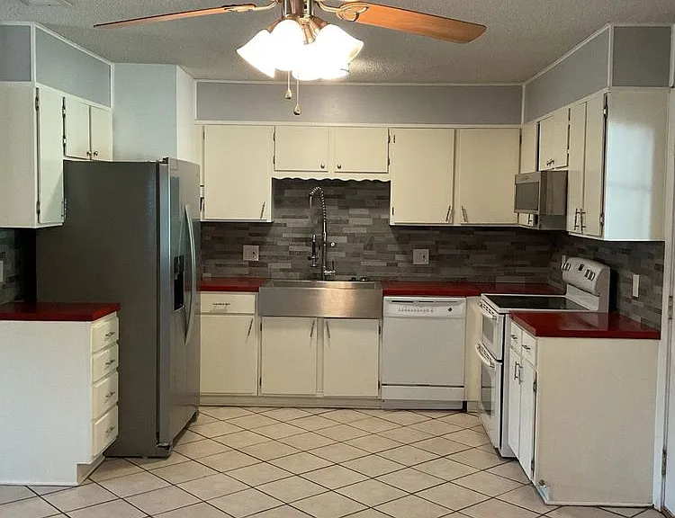 2009 Jossie Cir — Photo 2