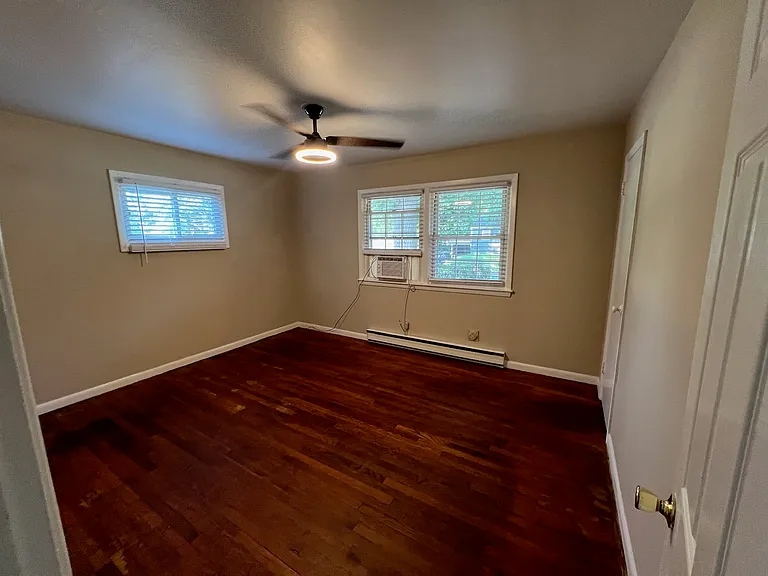 1405 Larson St — Photo 12