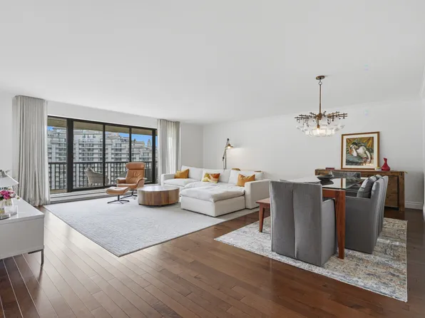 6111 Avenue #Boisa-8l, Du Montraal, QC H3S 2V8