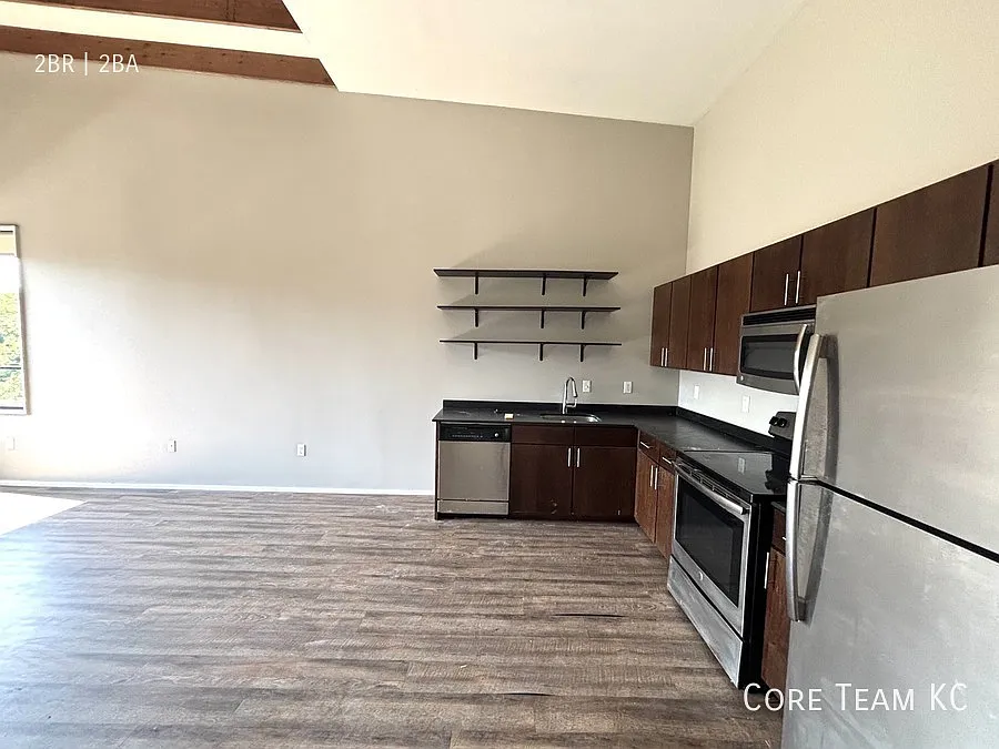 Modern 2 Bedroom for Rent in Hyde Park — Photo 4