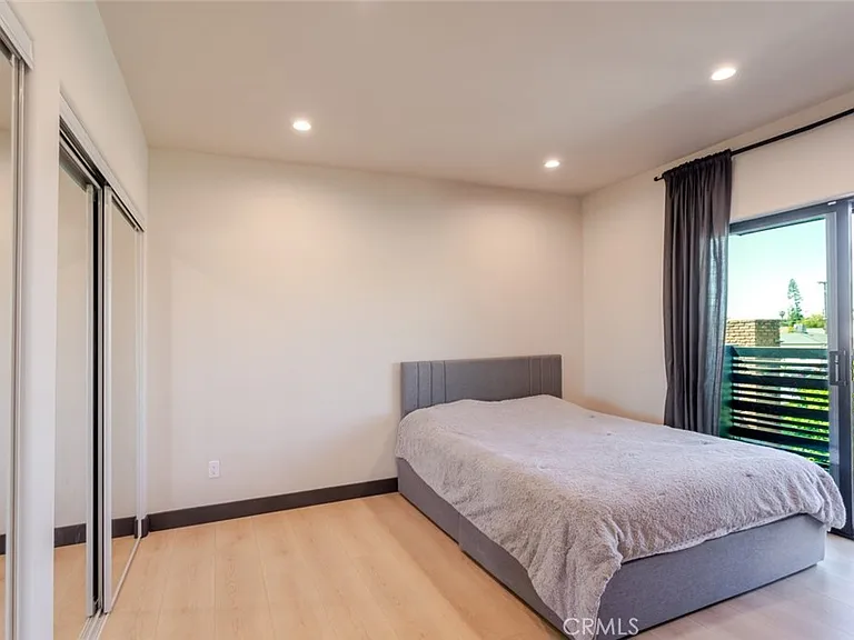 8252 Morse Ave — Photo 24
