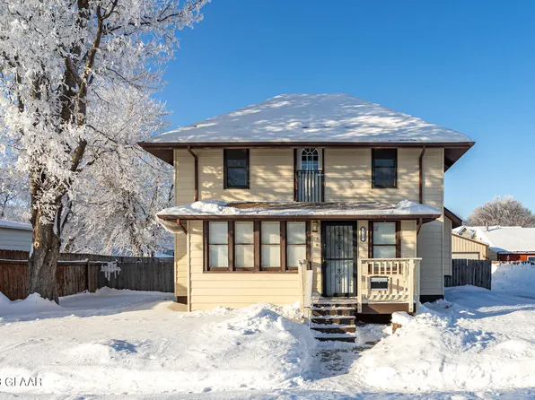 911 3rd Ave NE, East Grand Forks, MN 56721