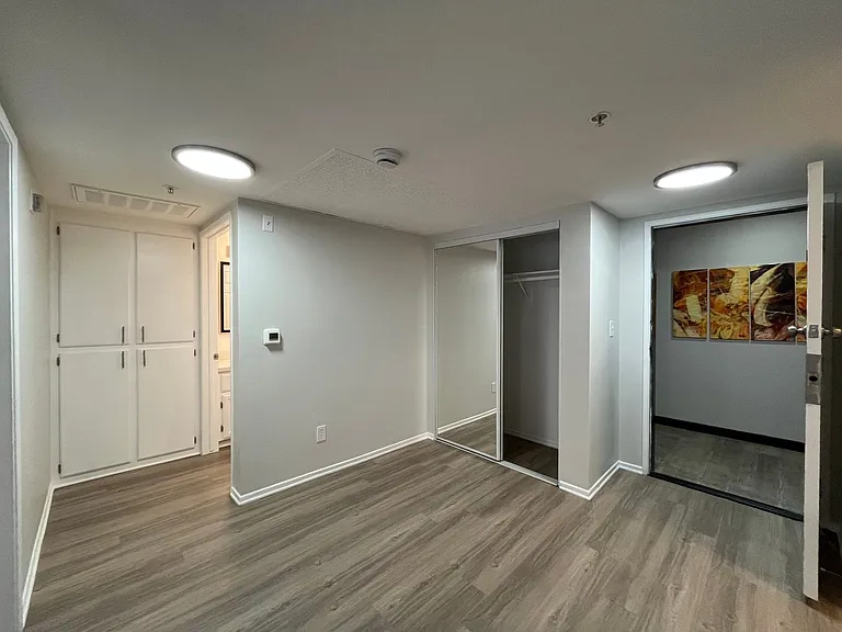315 Virgil — Photo 16