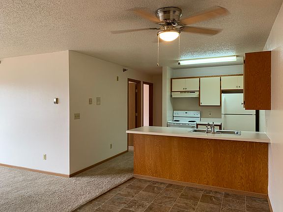 5th image of 1002 7th St SE #305