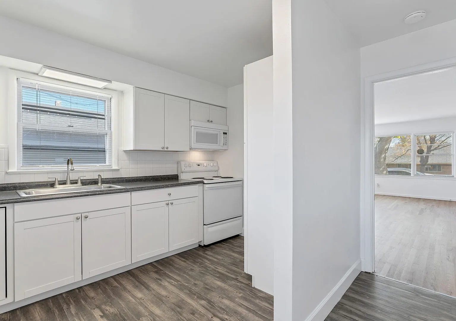 Charming vintage style two-bedroom nestled in Triplex home in Greeley, close to UNC! — Photo 3