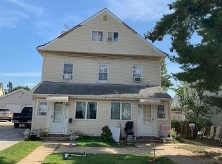 250 John St, Lawrence, NY 11559