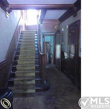 stairs to 2nd flr 1.JPG