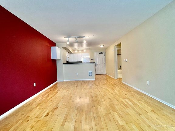 3rd image of 8200 Oceanview Ter APT 324