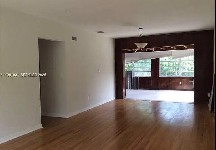 730 NE 139th St — Photo 3