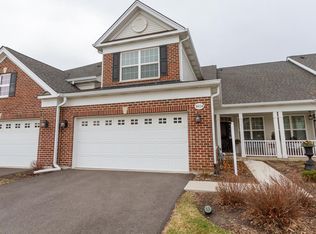 1024 Pinehurst Ct, Elgin, IL 60124