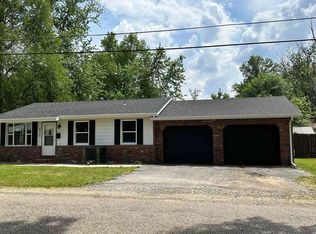 625 W Lovell St, Salem, IL 62881