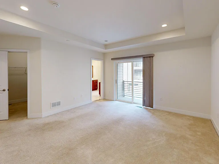 909 Lakeview Ct #909 — Photo 9