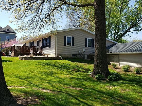 4th image of 301 E Poplar St