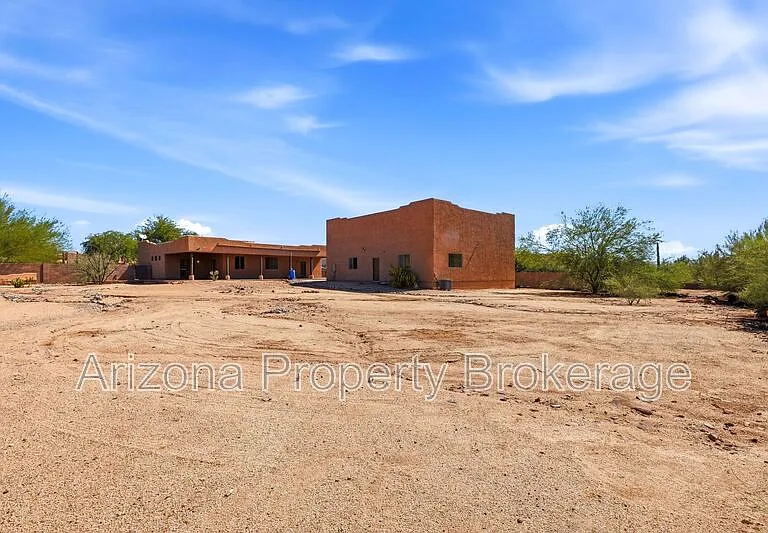 1933 W Tanya Trl — Photo 30